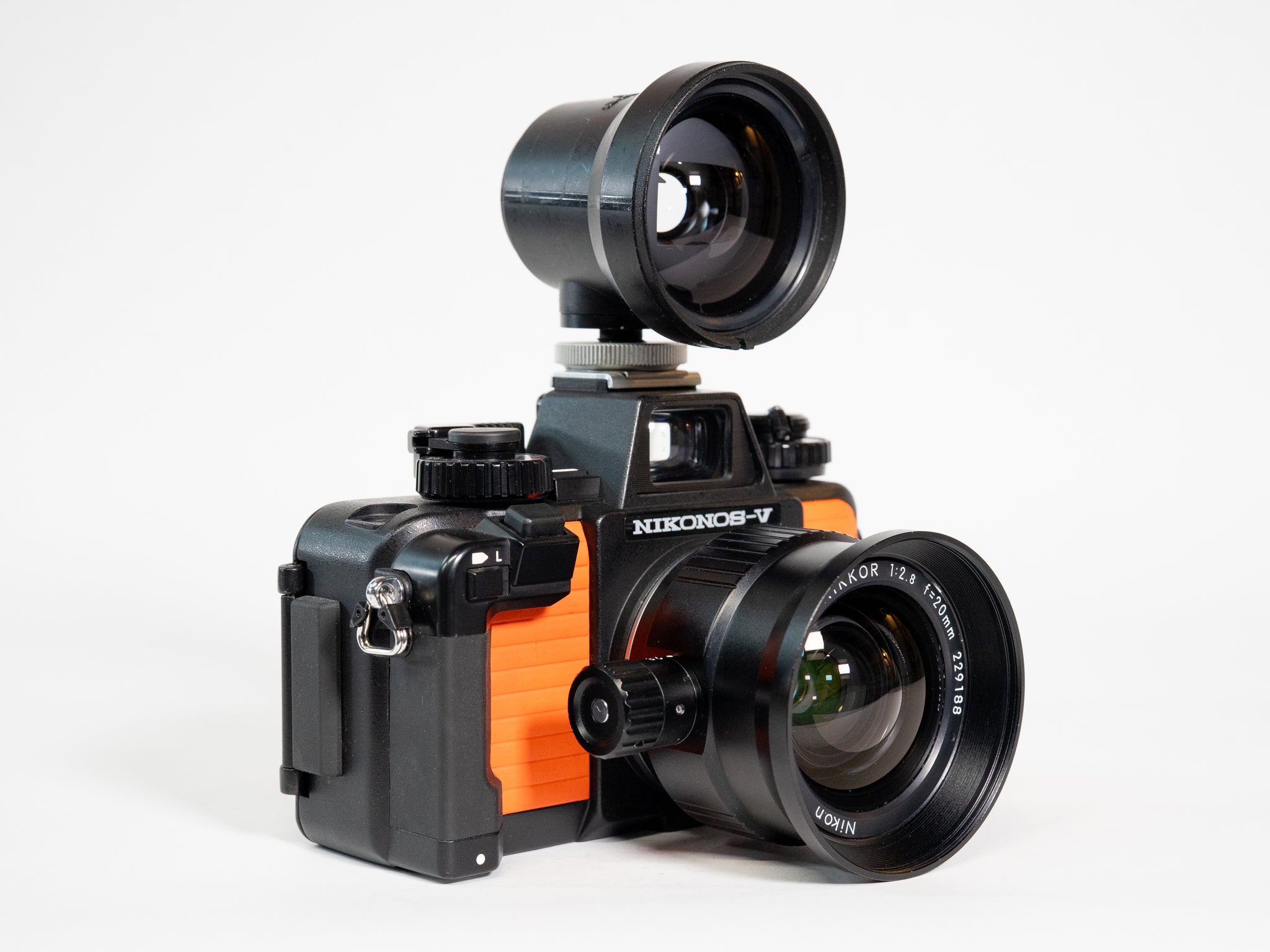 Nikonos V 35mm Film Camera with UW-Nikkor 20mm Lens w/ Nikonos