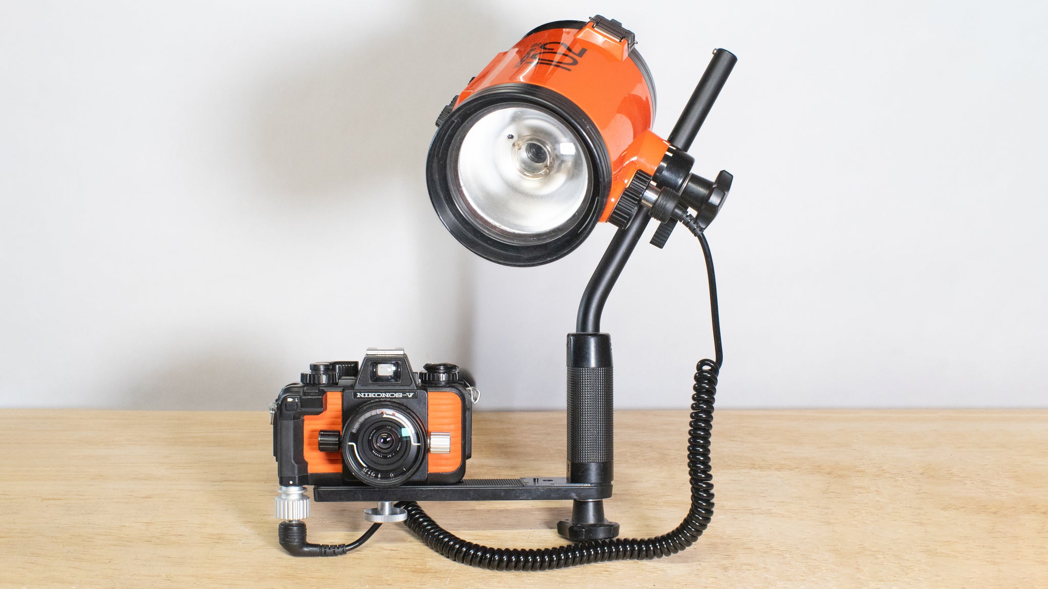 Nikon NIKONOS-V 、SB-105 水中カメラ ストロボ セット Nikonos SB 102 Speedlight Strobe Kit – Viejita Vintage
