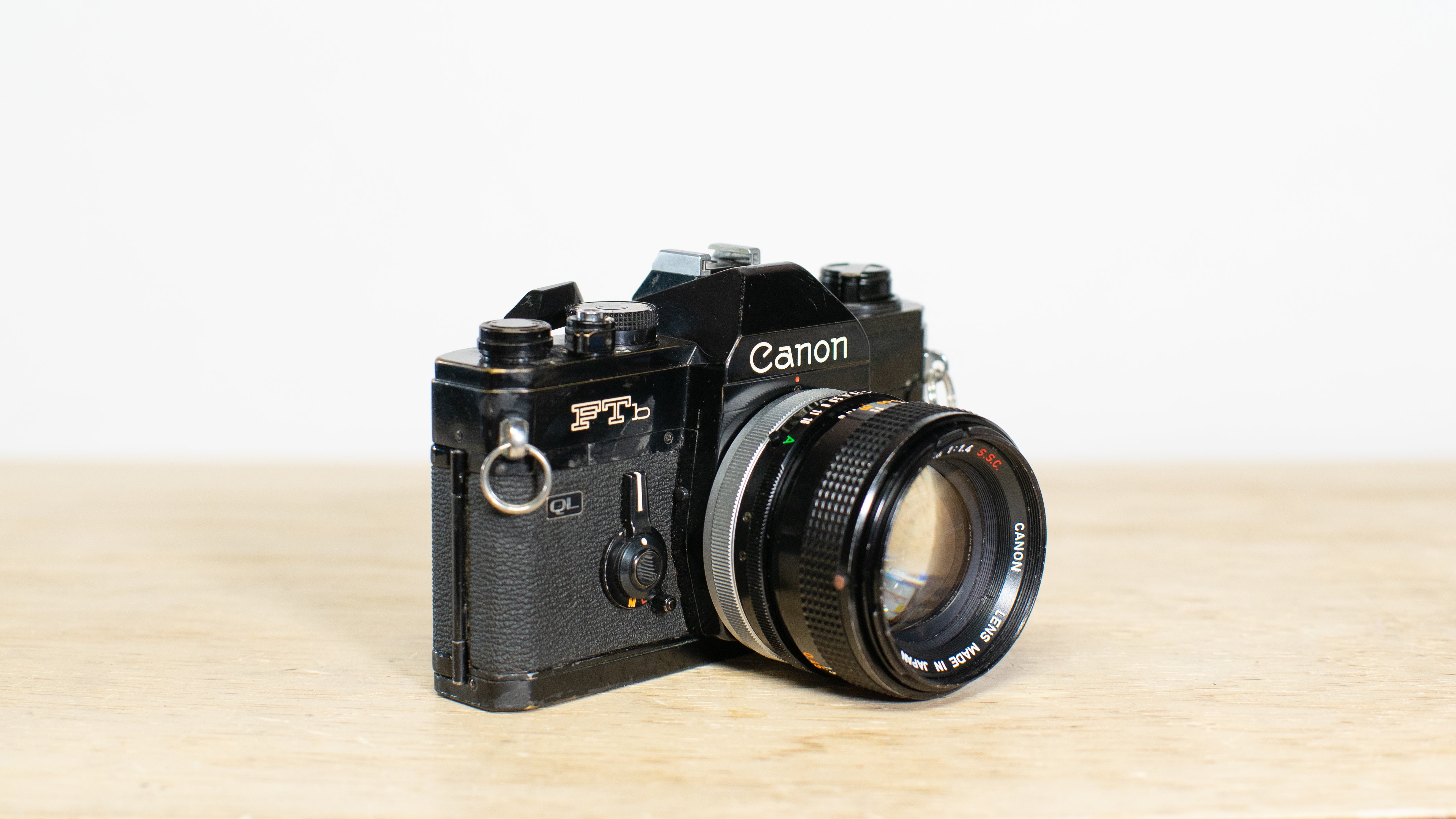 Canon FTb Collection appareils photo anciens par Sylvain Halgand Canon FTb Collection appareils photo anciens par Sylvain Halgand