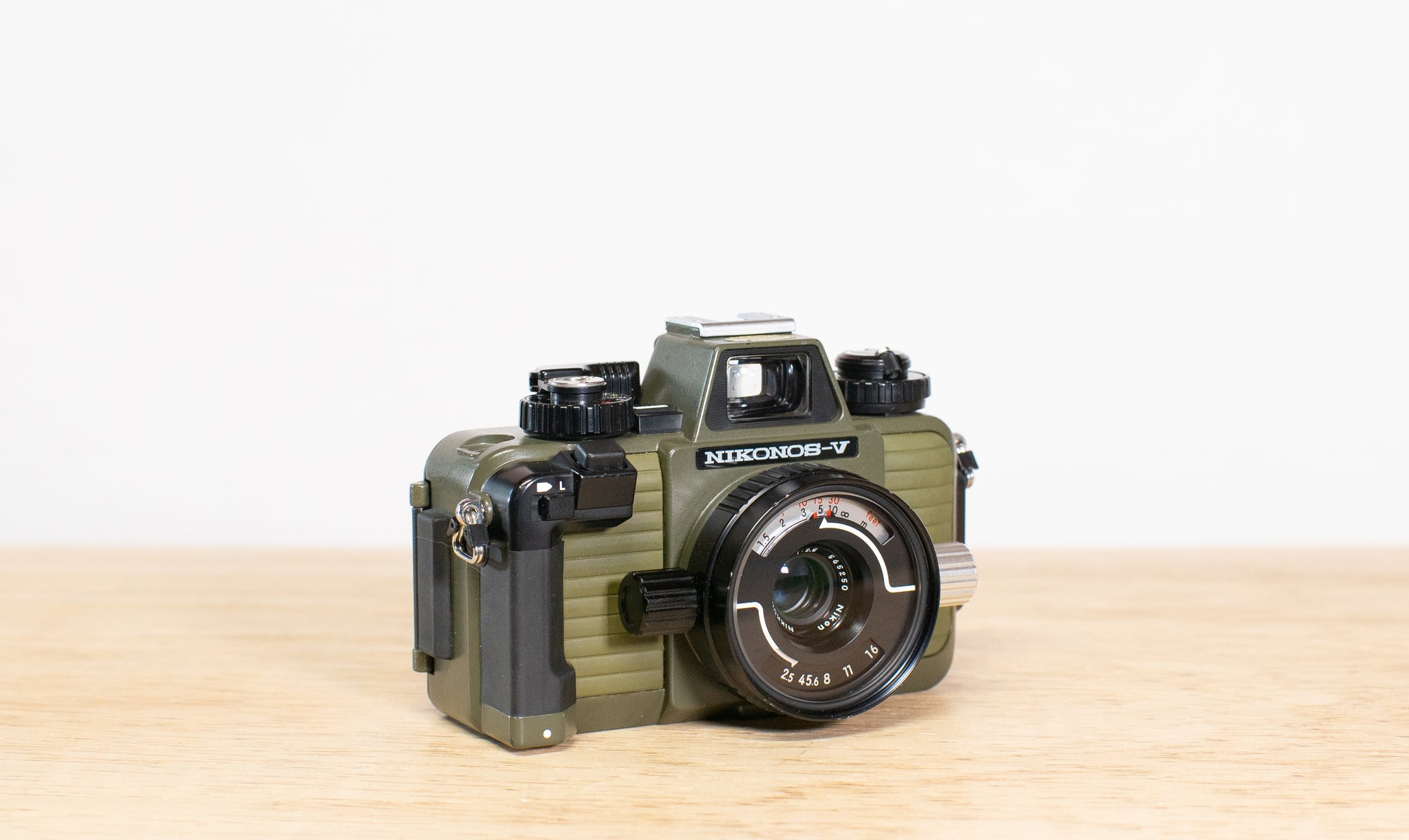 NIKONOS-V フィルムカメラ NIKKOR 35mm Nikonos V 35mm Film Camera with Nikkor 35mm Lens – Viejita